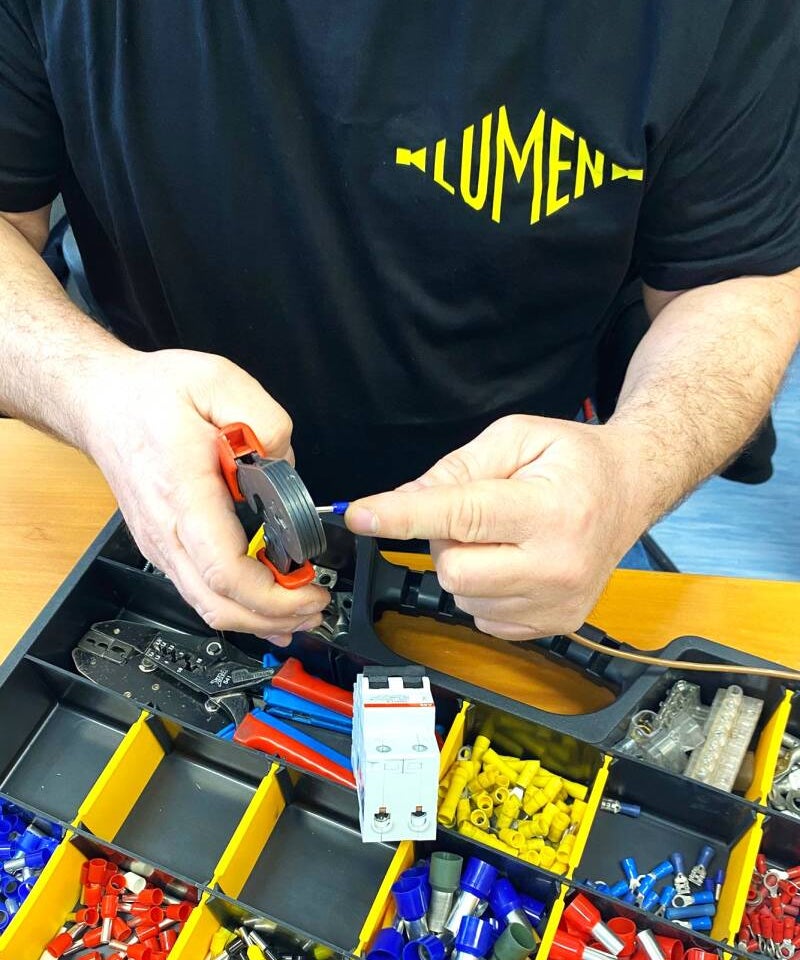 Tecnico LUMEN al lavoro